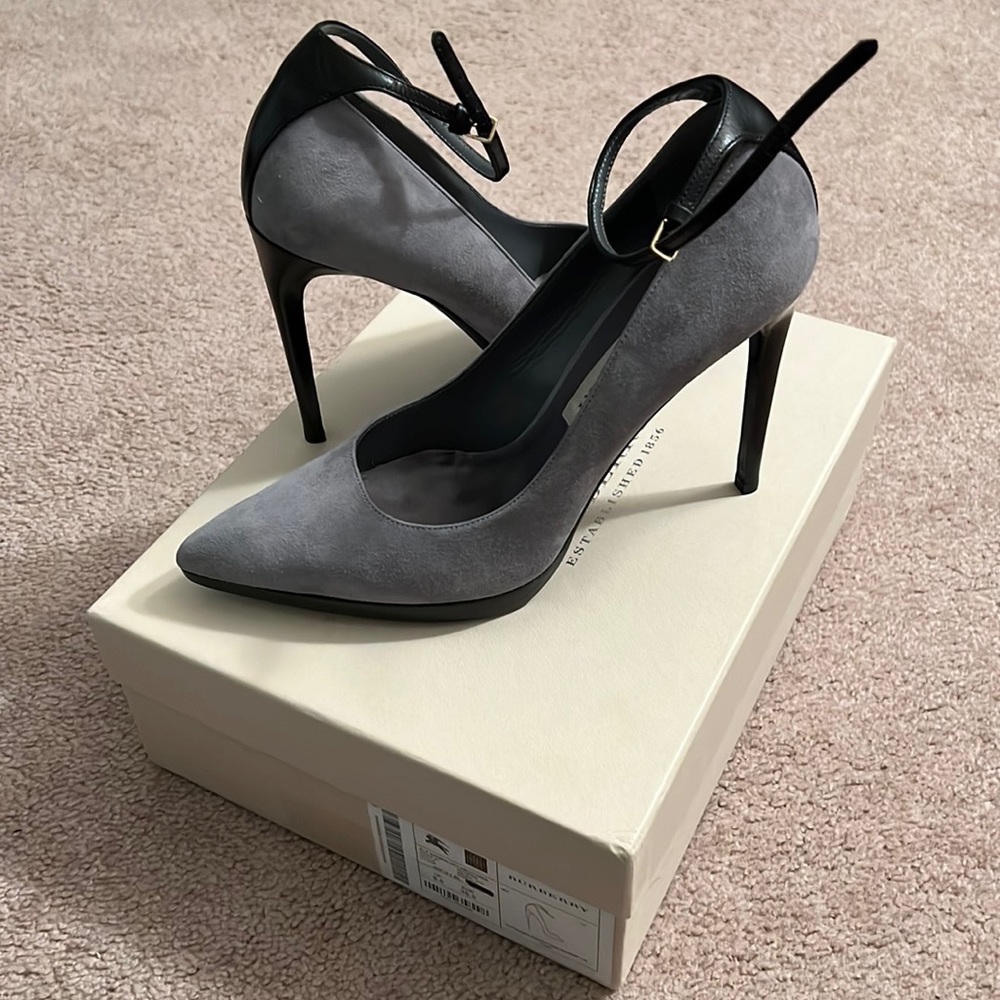 Brand new Burberry pumps